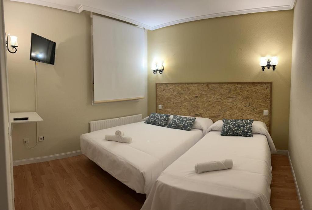 Hostal-Restaurante Posada Del Duque Villalbilla de Burgos Ngoại thất bức ảnh