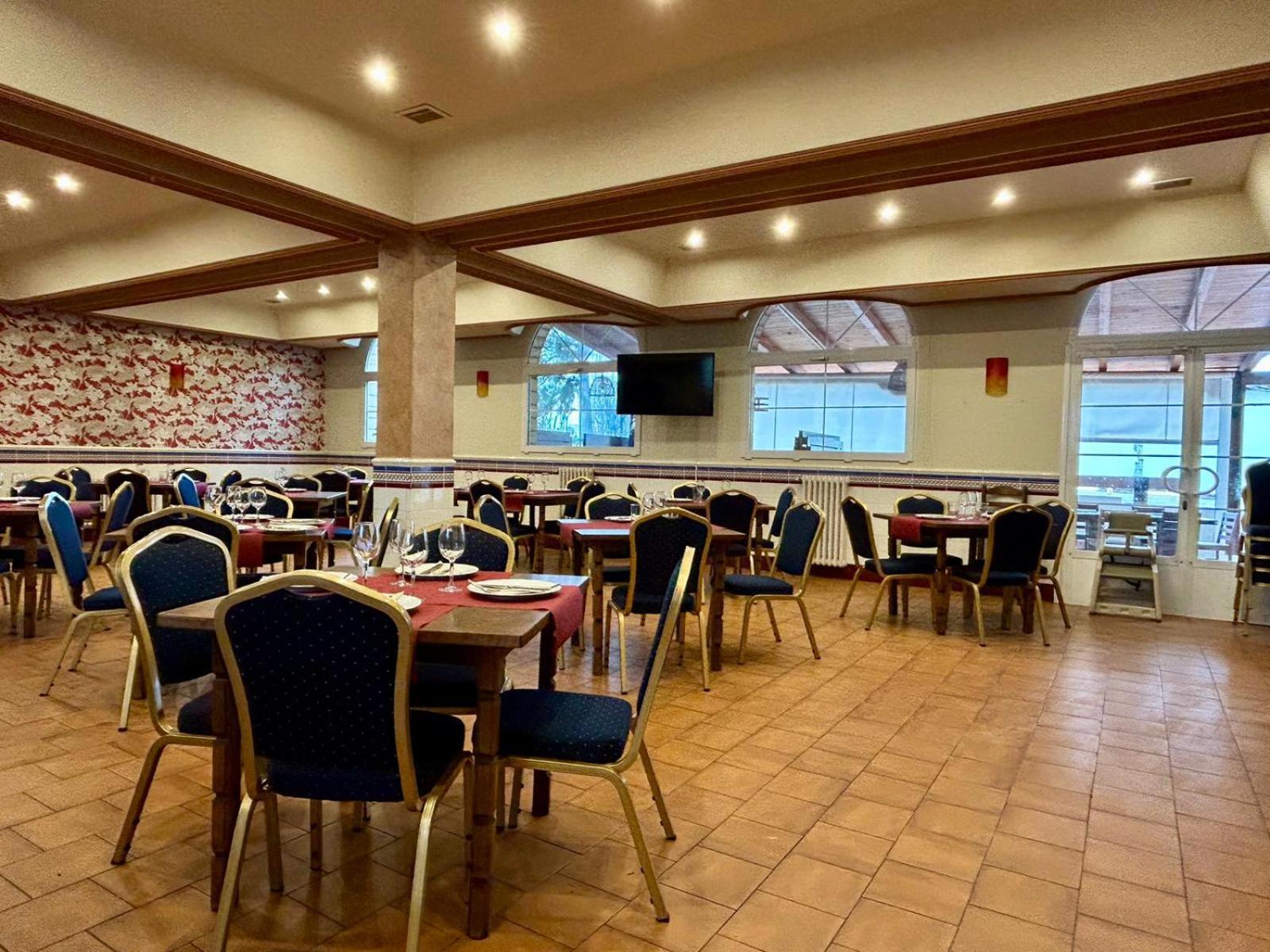 Hostal-Restaurante Posada Del Duque Villalbilla de Burgos Ngoại thất bức ảnh