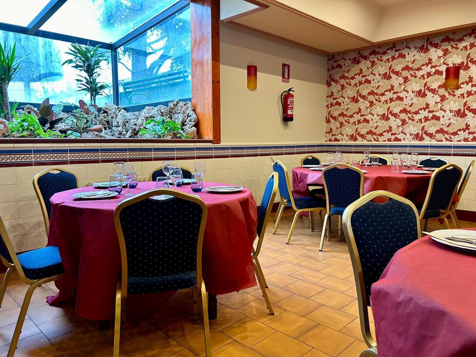 Hostal-Restaurante Posada Del Duque Villalbilla de Burgos Ngoại thất bức ảnh